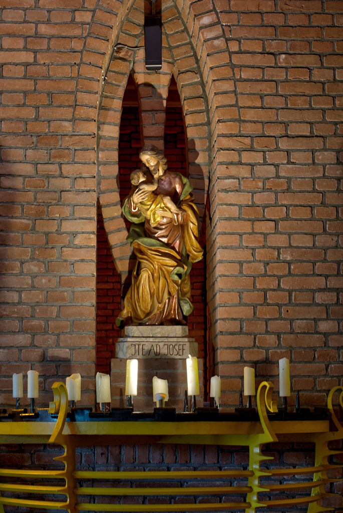 hdr Martelaren van Gorcum den briel brielle kerkfotografie religie religion kerk watergeuzen 1572 Martelveld Ciborium kathedraal rooms katholiek bedevaartkerk heiligdom